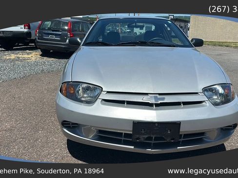 Used 2003 Chevrolet Cavalier Coupe w/ Preferred Equipment Group FWD image 2
