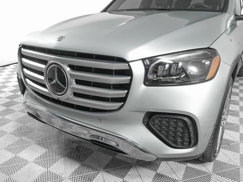 Used 2024 Mercedes-Benz GLS 450 4MATIC image 30
