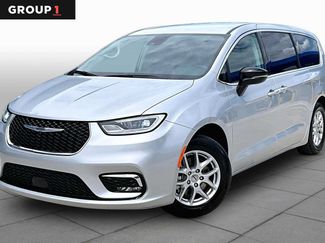 Used 2024 Chrysler Pacifica Touring-L FWD video 1
