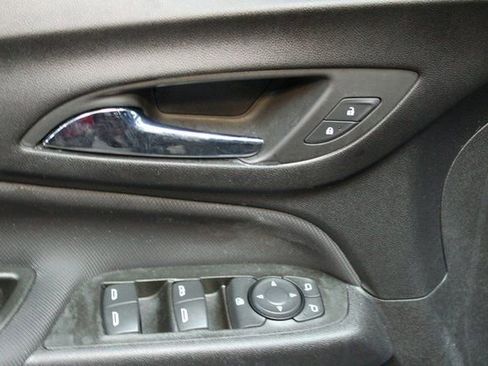 Used 2022 Chevrolet Equinox RS image 18