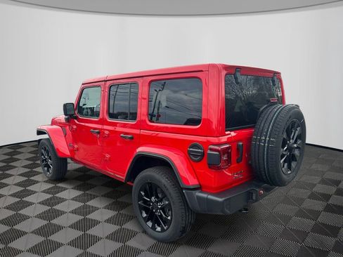 Used 2025 Jeep Wrangler Unlimited Sahara w/ Safety Group image 7