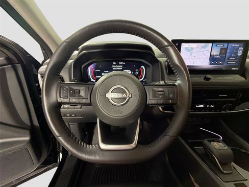 Used 2024 Nissan Rogue SL FWD image 12