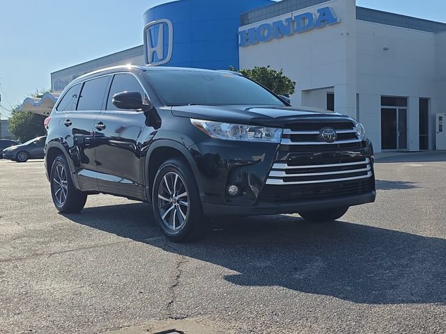 Used 2018 Toyota Highlander XLE FWD image 2