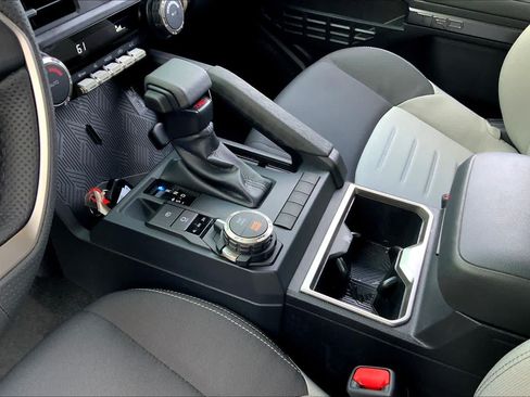 Used 2025 Toyota Tacoma TRD Sport AWD/4WD image 16