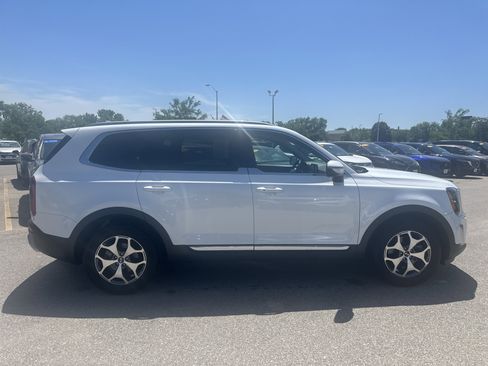 Used 2020 Kia Telluride EX AWD/4WD image 3
