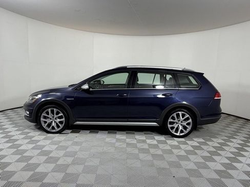Used 2019 Volkswagen Golf Alltrack image 4
