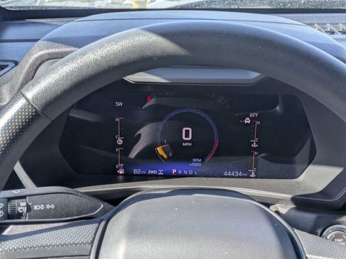 Used 2023 Chevrolet Colorado Trail Boss w/ Technology Package AWD/4WD image 32