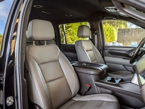 Used 2021 Chevrolet Suburban LT image 36