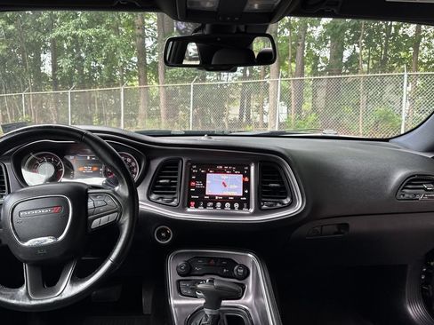 Used 2015 Dodge Challenger SXT w/ Driver Convenience Group RWD image 12
