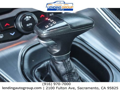 Used 2015 Dodge Challenger SXT image 18