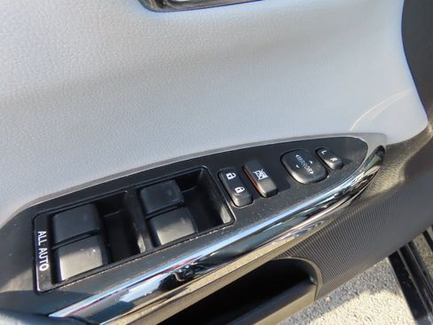 Used 2015 Toyota Avalon XLE image 9