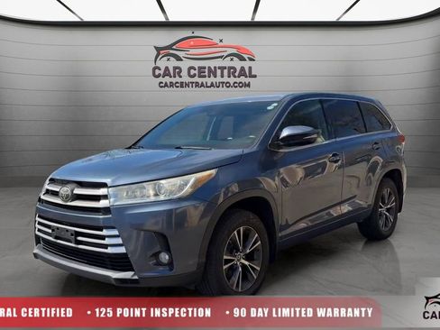 Used 2017 Toyota Highlander Plus AWD/4WD image 1