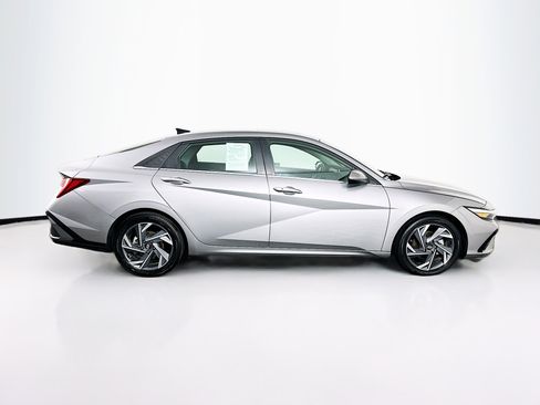 Used 2025 Hyundai Elantra SEL FWD image 10