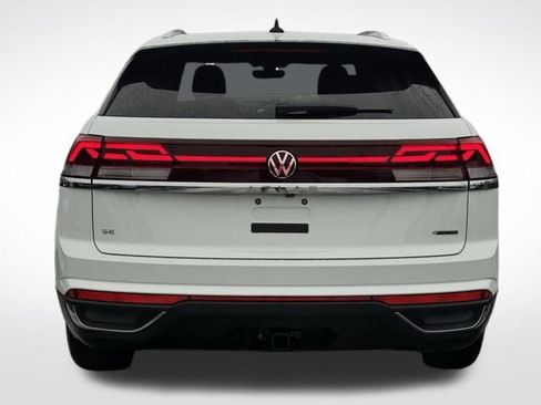 Used 2025 Volkswagen Atlas Cross Sport SE w/ Panoramic Sunroof Package image 6