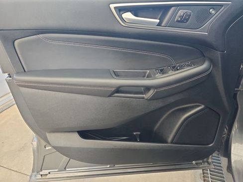 Used 2024 Ford Edge Titanium image 10