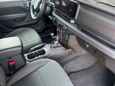 Used 2025 Jeep Wrangler Unlimited Rubicon AWD/4WD image 18