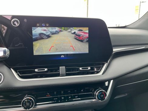 Used 2025 Chevrolet Equinox LT FWD image 24