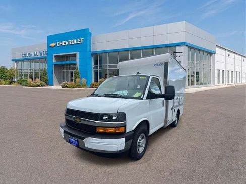 Used 2025 Chevrolet Express 3500 w/ Power Convenience Package RWD image 2