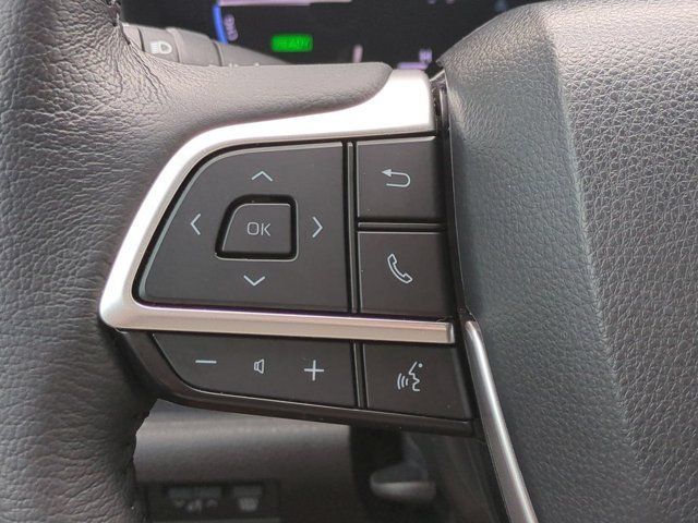 Used 2025 Toyota Sienna XLE w/ XLE Plus Package FWD image 24