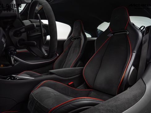 Used 2024 McLaren Artura image 23