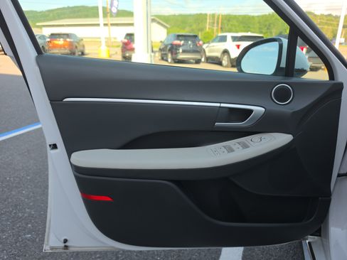 Used 2025 Hyundai Sonata SEL FWD image 16