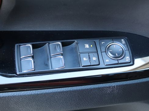 Used 2019 Lexus LX 570 4WD image 14