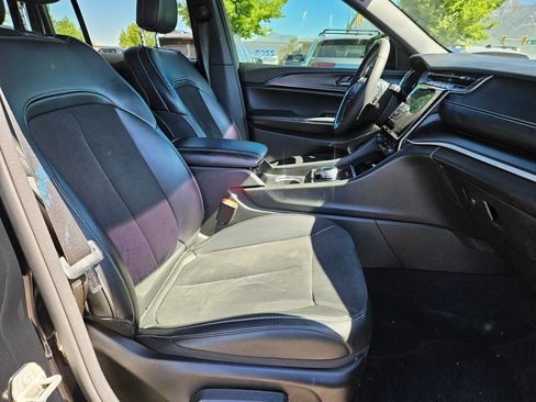 Used 2023 Jeep Grand Cherokee Altitude AWD/4WD image 32