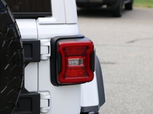 Used 2024 Jeep Wrangler Unlimited Rubicon 392 image 6