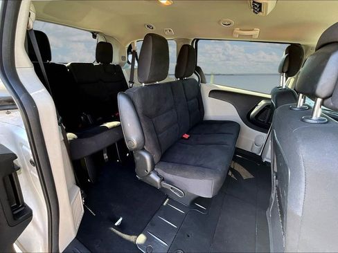 Used 2020 Dodge Grand Caravan SE FWD image 19
