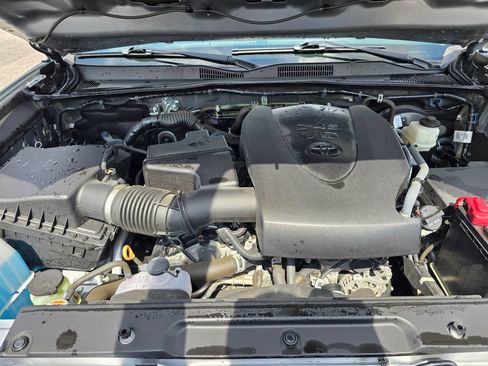 Used 2022 Toyota Tacoma SR AWD/4WD image 12