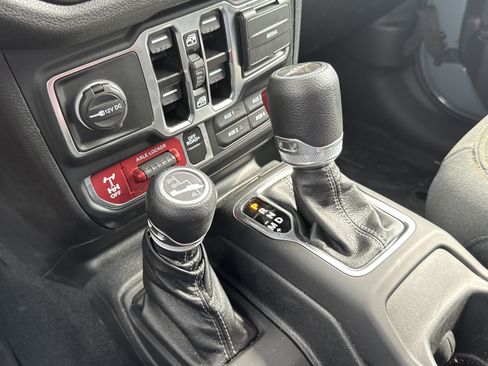 Used 2024 Jeep Gladiator Sport AWD/4WD image 22