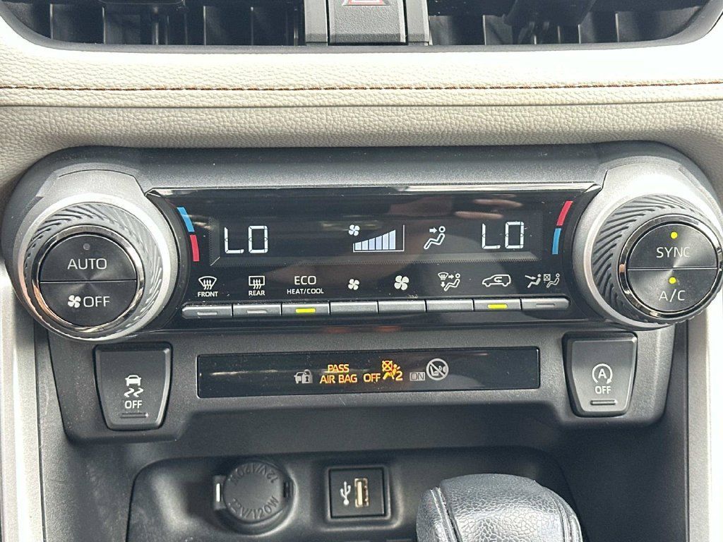 Used 2025 Toyota RAV4 XLE FWD image 37