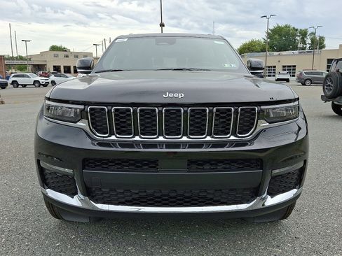 New 2025 Jeep Grand Cherokee L Limited w/ Trailer Tow Package image 2