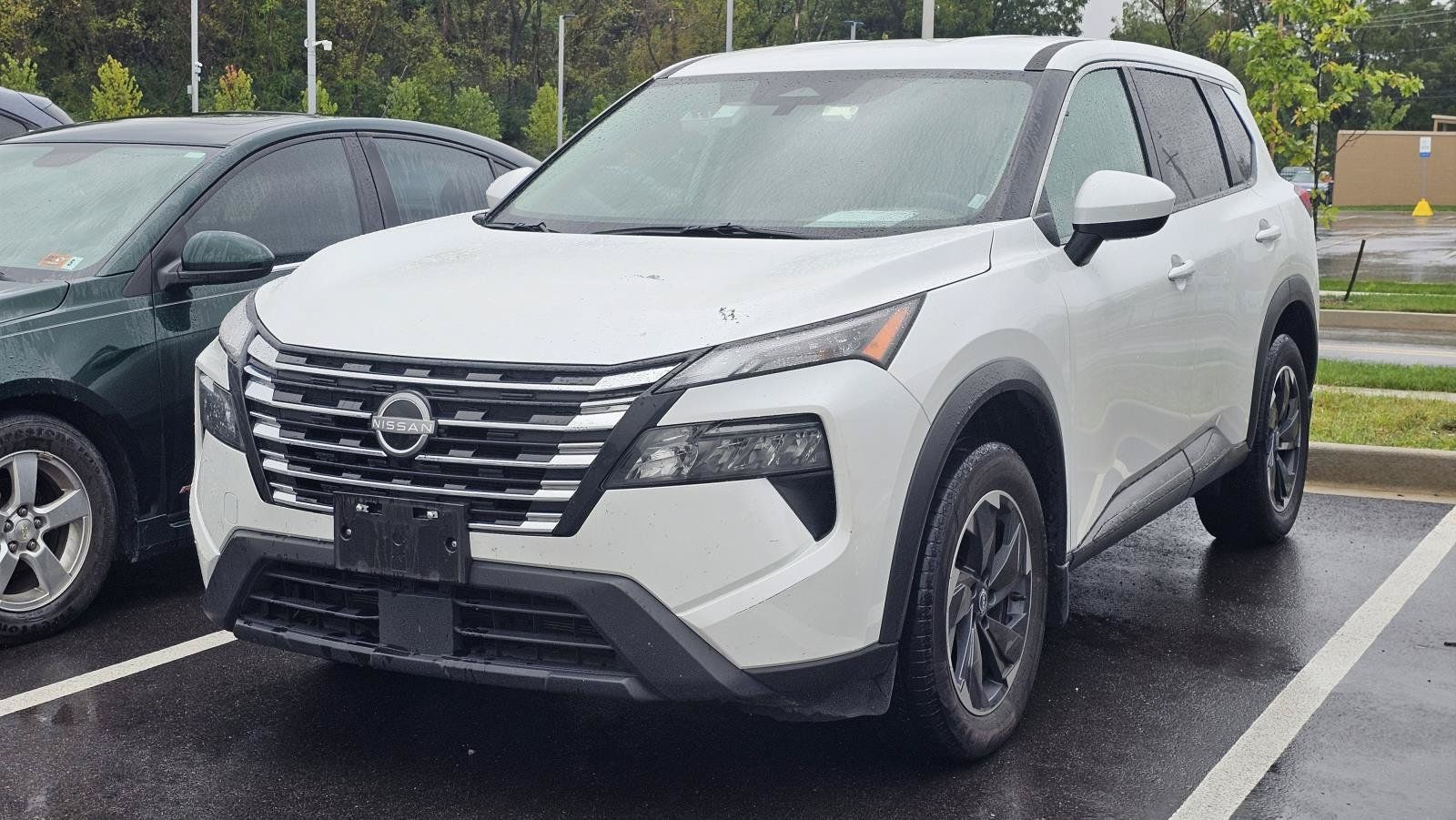 Used 2025 Nissan Rogue SV AWD/4WD image 1
