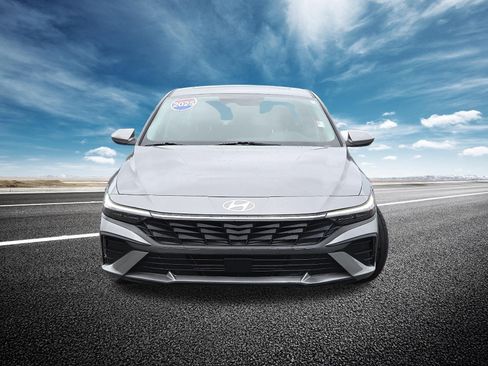 Used 2025 Hyundai Elantra SEL FWD image 17