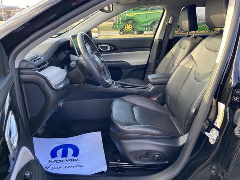 Used 2022 Jeep Compass Limited image 14