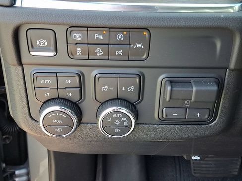 Used 2025 Chevrolet Tahoe High Country AWD/4WD image 22