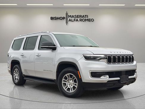 Used 2023 Jeep Wagoneer 4WD w/ Premium Group I image 3