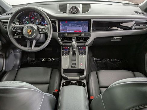 Certified 2025 Porsche Macan AWD/4WD image 21