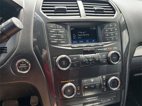 Used 2019 Ford Explorer XLT image 13