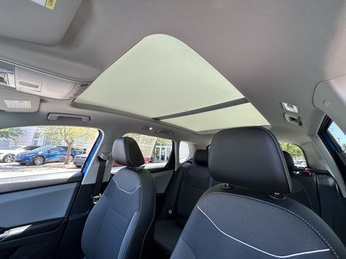 Used 2023 Volkswagen Taos SE w/ Panoramic Sunroof Package FWD image 19