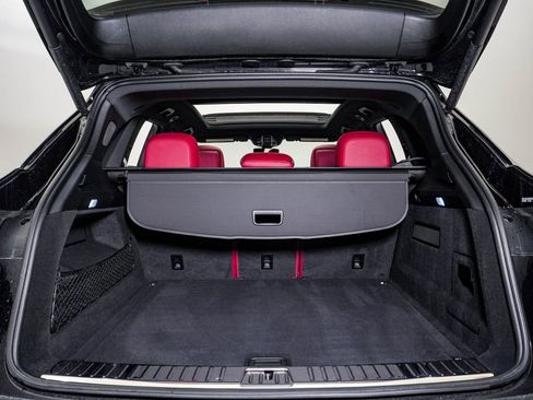 Certified 2023 Porsche Cayenne Platinum Edition image 28