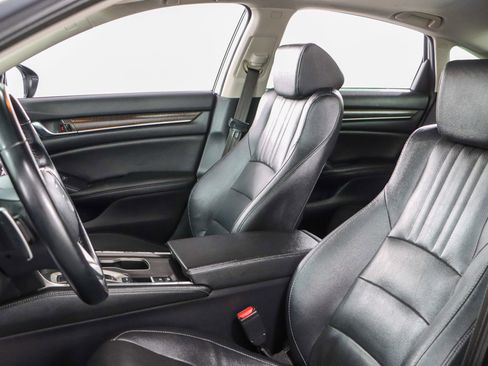 Used 2019 Honda Accord Touring image 24