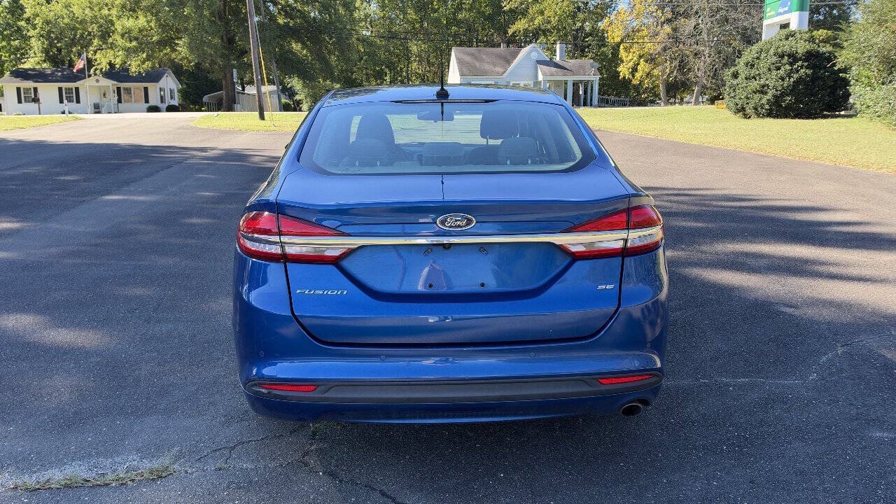 Used 2017 Ford Fusion SE w/ Fusion SE Technology Package FWD image 7