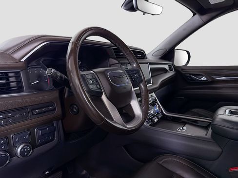 Used 2021 GMC Yukon XL Denali w/ Denali Premium Package AWD/4WD image 10