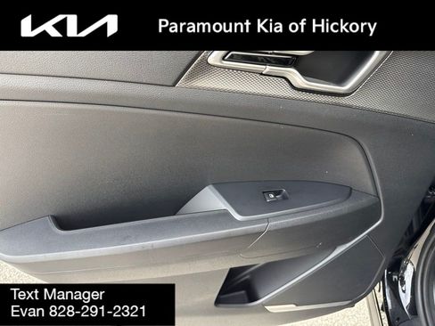 Used 2025 Kia Sportage LX FWD image 12