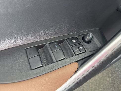 Used 2026 Toyota Corolla Cross XLE image 38