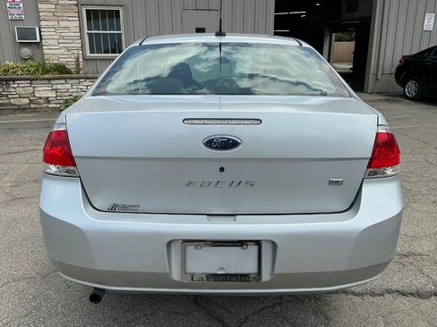 Used 2009 Ford Focus SE FWD image 4