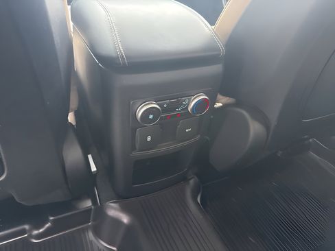 Used 2020 Ford Explorer XLT w/ Equipment Group 202A image 35