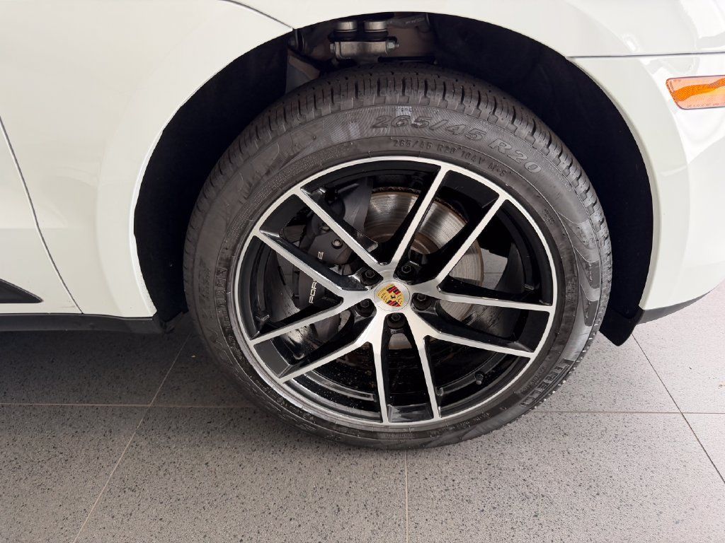 Certified 2026 Porsche Macan AWD/4WD image 13